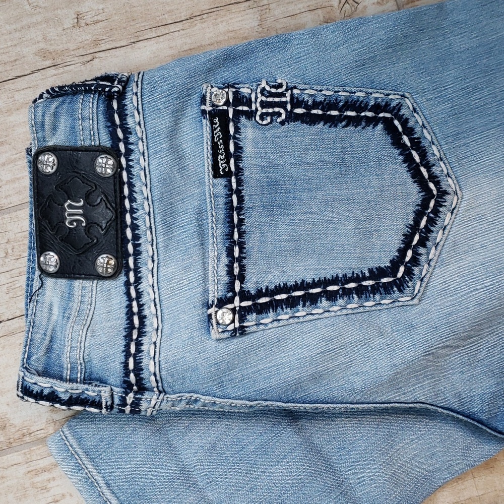 Miss Me Capri Boyfriend Jeans - Picture 2 of 7